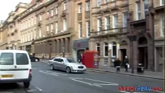 Odtwórz Niewinna nowicjuszka z Yorkshire Abbie Price zostaje oszukana podczas dzikiego loda i wytrysku na twarz w Leeds