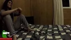 تشغيل طالبة جميلة مع كس نظيف التدليك شفتيها كس عندما هي مارس الجنس