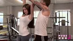 Oynat Anne yakalandı ona yüz zaman o sikikleri ile lovesu seks at the spor salonu