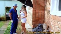 تشغيل باني يمارس الجنس مع قنبلة مثيرة تجعلها منزلها