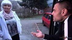 Afspelen Ze weet hoe ze een lul moet zuigen totdat hij vol sloboz bij de mond zit Xnxx