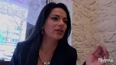تشغيل فاتنة جميلة تجعل اللسان مثل واحد مهووس