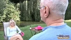 Redare Tanara Domnisoara Intretine Relatii Sexuale Cu Tatal Ei Care Isi Da Drumu In Pasarica Stramta