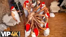 Abspielen Casting von Pornos mit mehreren Weihnachtsmädchen, die ficken wollen