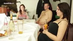 Abspielen Filme in der Pornogruppe können nicht genug vom Schwanz eines sexy Moldauer bekommen