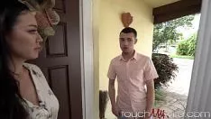 Jouer Invité par une milf nymphomane pour des relations sexuelles sauvages non protégées