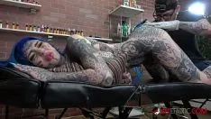 Play The woman full of tattoos gives free pussy to an unknown man