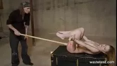 Reproducir Lesbianas calientes muy sexys depiladas lamiéndose entre las piernas