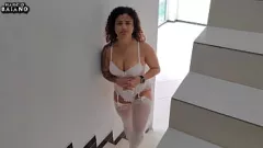 Reproducir Esposa Stripper Amateur Se Pone Salvaje y Cachonda en Casa - Mamada Interracial y Fetiche Sexual