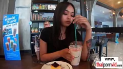 Abspielen Die tätowierte thailändische Teenie-Miw kann nicht genug vom Schwanz ihres Euro-Liebhabers bekommen