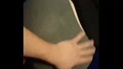 Jouer L'avventura veloce di una giovane latina in un night club con un cazzo enorme