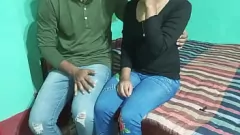 Jouer Desi Guy spinge la figa rosa di Milf in intenso incontro interrazziale