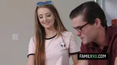 Jouer Divertimento per fratellastri hardcore: Avery Adair insegna a suo fratellastro nerd