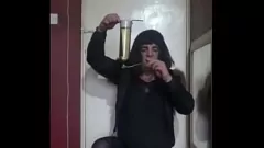 تشغيل عرض الهواة المخزون في Crossdresser Bi-Sexal