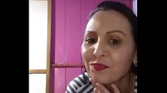 Reproduzir O amador brasileiro fica molhado e selvagem com boquete inter -racial e pau grande
