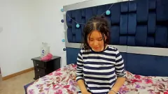 Redare Adolescent senzual Alice Love se udă și sălbatic cu jocul de dildo pe Chaturbate