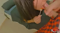 Reproduzir Adolescente gostoso deepthroats grande pau e fica esperto na boca