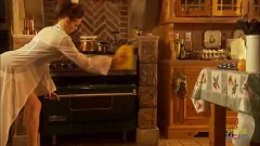 Jouer MILF sexy cuisine en lingerie: orgasmes remplis de sperme et pipe profonde