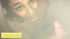تشغيل جلسة دش مشبع بالبخار مع عاهرة الهواة الهندية وشم